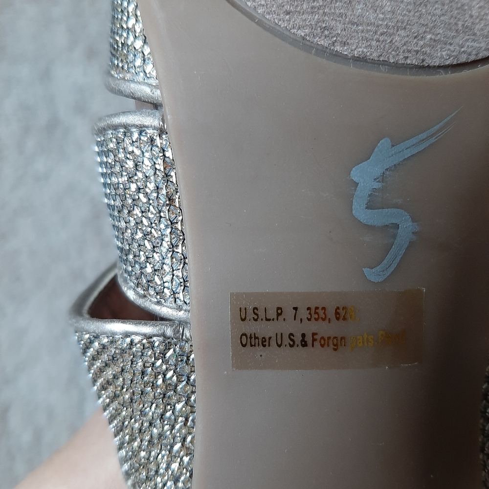 🎉HOST PICK🎉GUESS Heel Lace Up - Picture 4 of 8